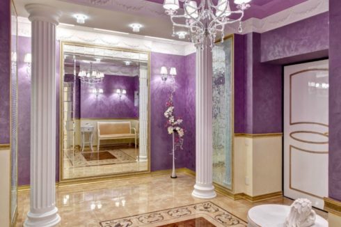 розовый потолок в комнате