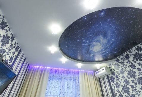 потолок с печатью галактики